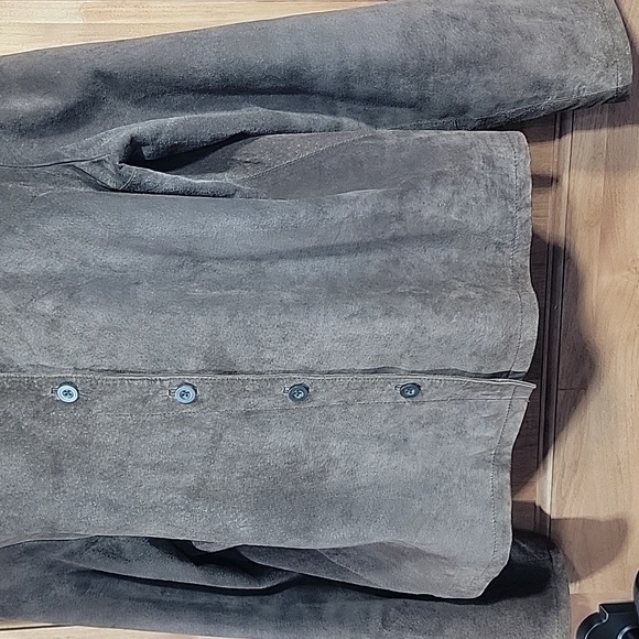 BOGO!!  Classic Brown Suede Shacket - Picture 6 of 15